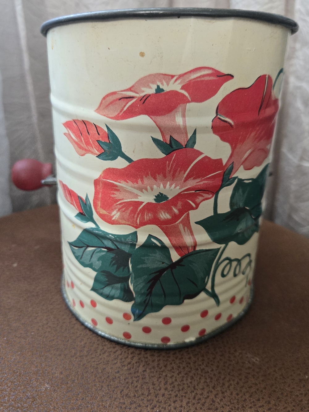 Vintage 1940s tin lithographed flour sifter